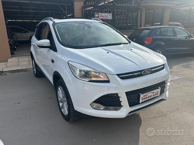 Usado Ford Kuga Titanium 150 CV (110 kW) 2015 Blanco SUV