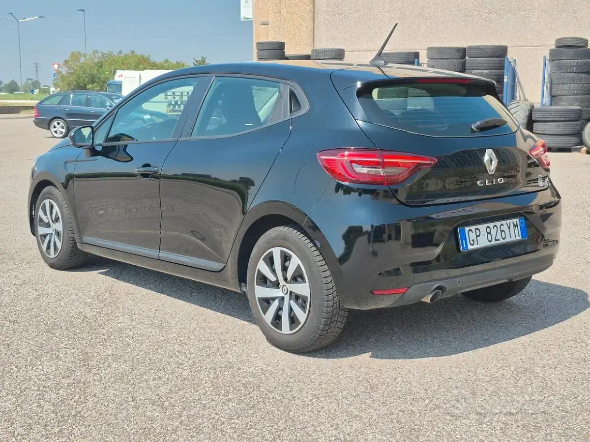 Usata Renault Clio V Equilibre 101 CV (74 kW) 2023 Nero Berlina