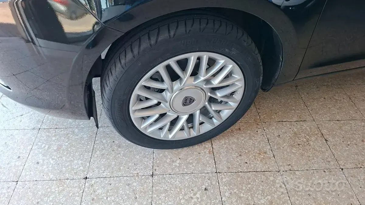 Usata Lancia Ypsilon Gold 69 CV (50 kW) 2014 Nero Utilitaria