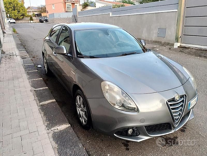 Usata Alfa Romeo Giulietta 170 CV (125 kW) 2011 Grigio Utilitaria