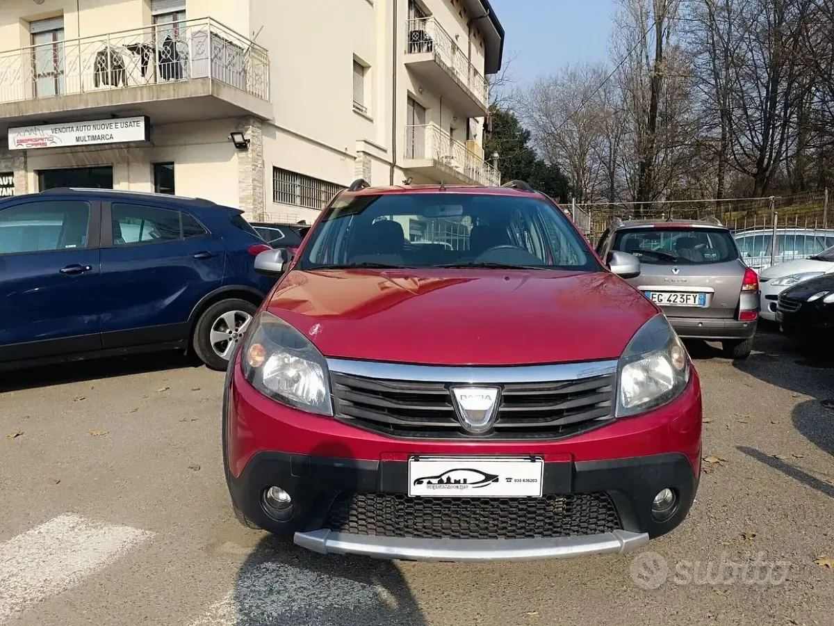Brugt Dacia Sandero Stepway 85 HK (62 kW) 2011 Rød Sedan