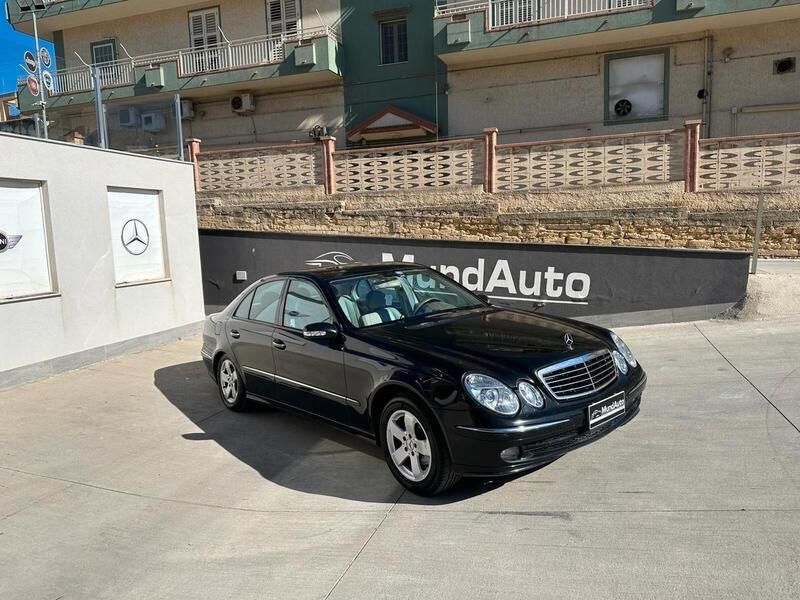 Usata Mercedes E220 Avantgarde 203 CV (149 kW) 2003 Nero Berlina
