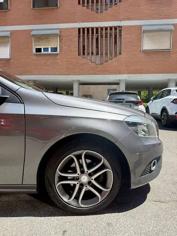 Usata Mercedes A180 109 CV (80 kW) 2015 Grigio Utilitaria