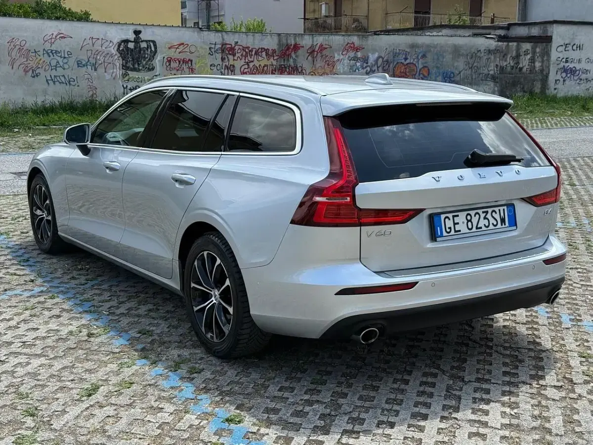 Usata Volvo V60 197 CV (144 kW) 2021 Argento Station wagon