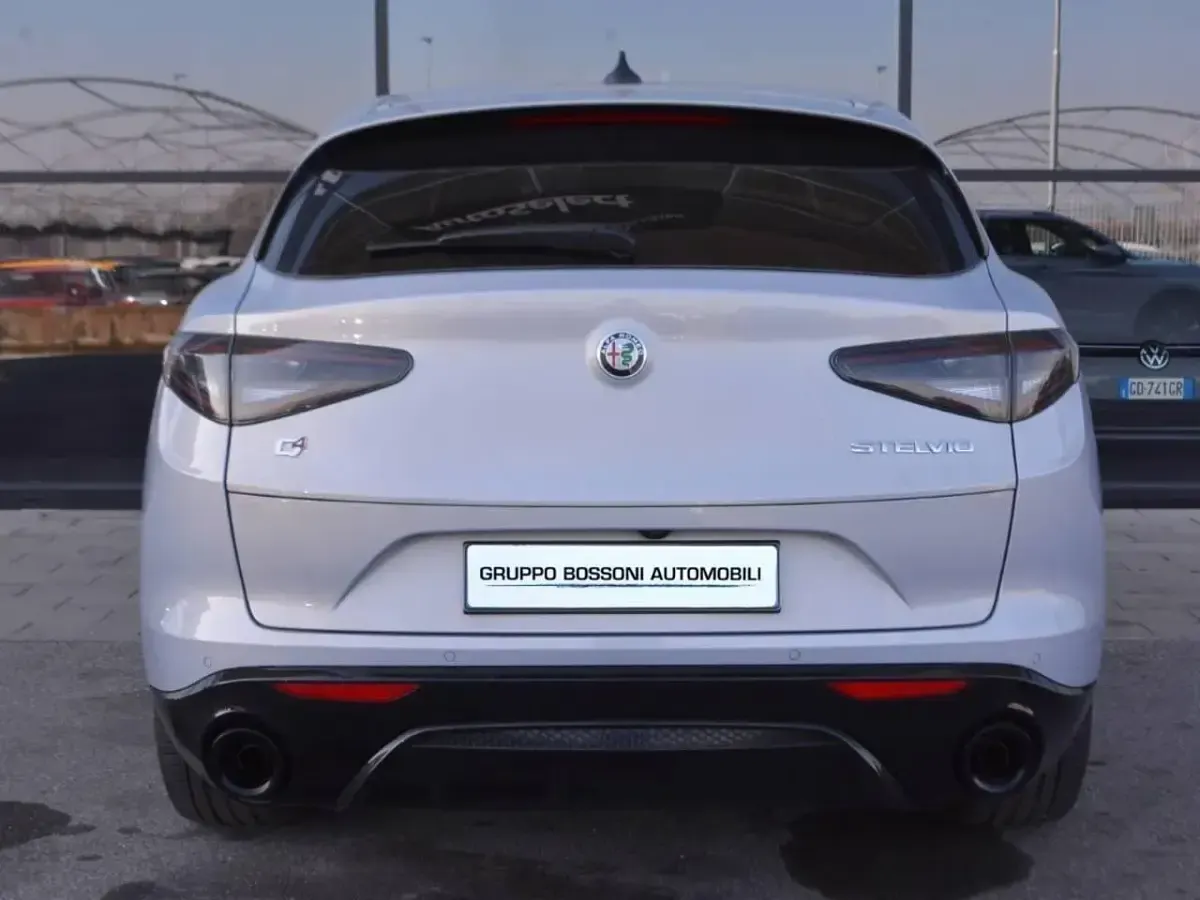 Usata Alfa Romeo Stelvio Veloce 209 CV (153 kW) 2024 Bianco SUV
