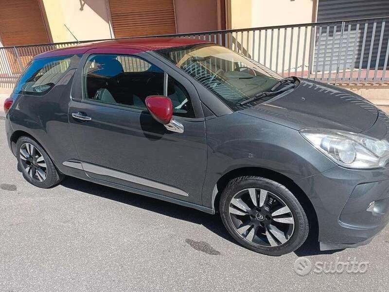 Grigio Usata 2013 Citroën DS3 So Chic Tre volumi | 5000 € (Buon prezzo) - Immagine 1/4
