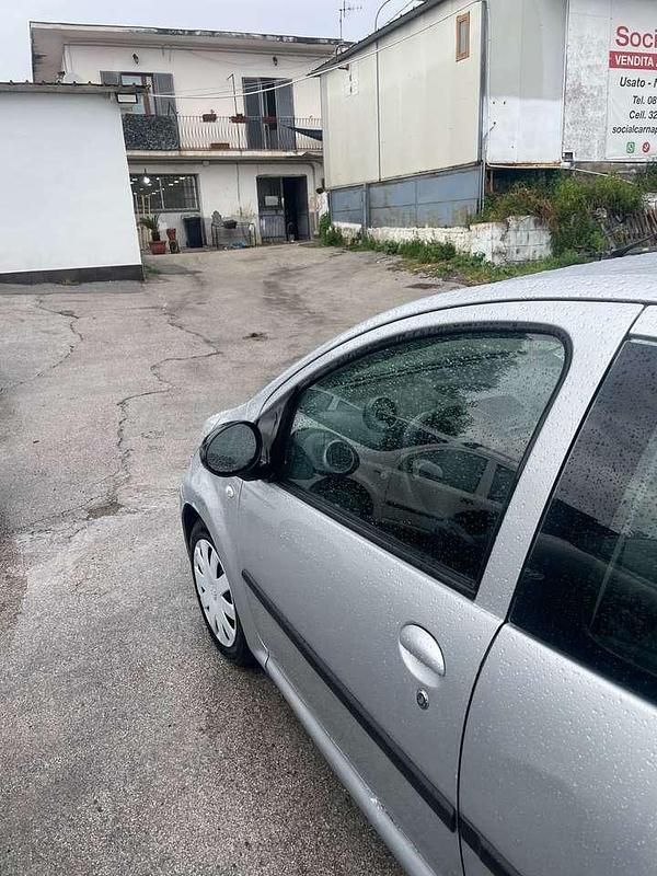 Usata Peugeot 107 54 CV (39 kW) 2009 Grigio Utilitaria