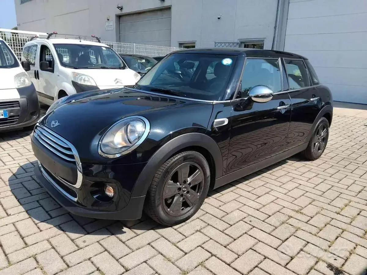 Usata Mini Cooper D 95 CV (69 kW) 2017 Nero Utilitaria