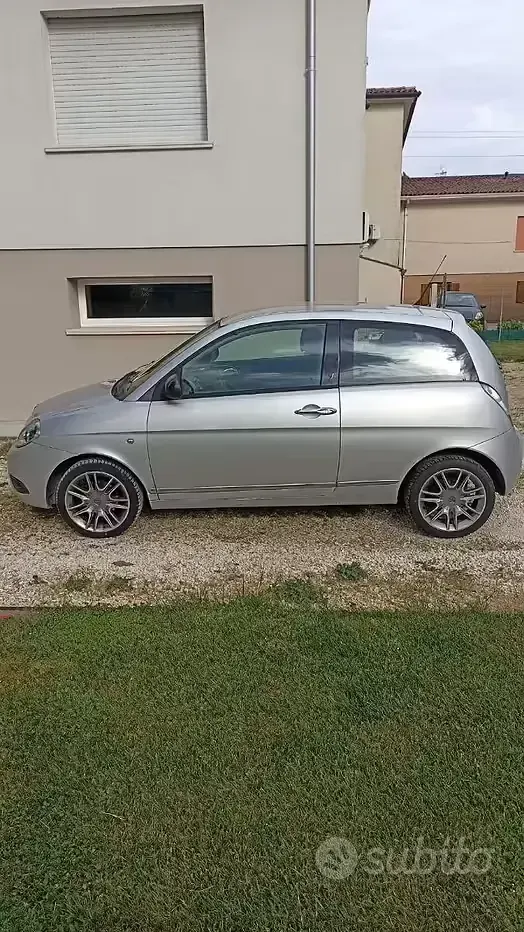 Usata Lancia Ypsilon 60 CV (44 kW) 2011 Utilitaria