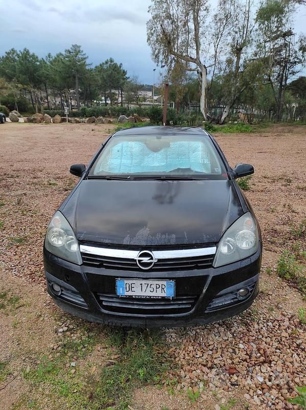 Usata Opel Astra 90 CV (66 kW) 2006 Nero