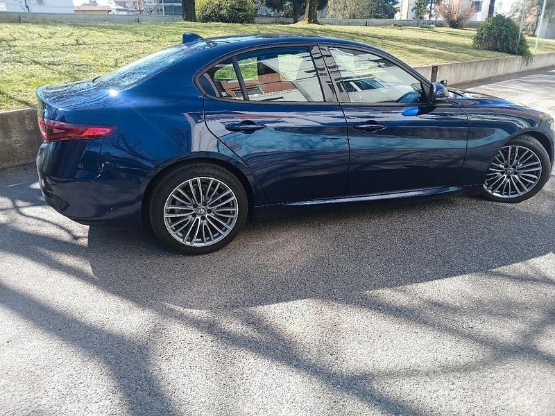 Usata Alfa Romeo Giulia Super 150 CV (110 kW) 2017 Blu Berlina