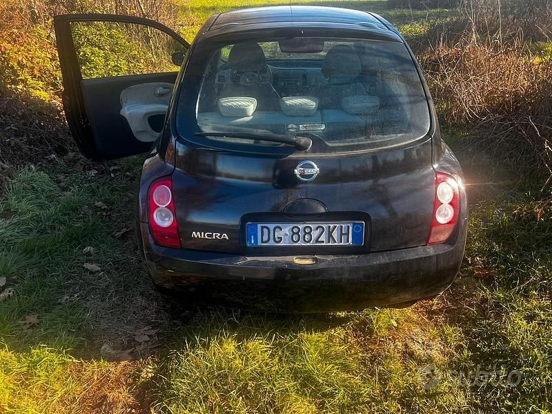 Nero Usata 2006 Nissan Micra Tre volumi | 1800 € (Ottimo prezzo) - Immagine 1/4