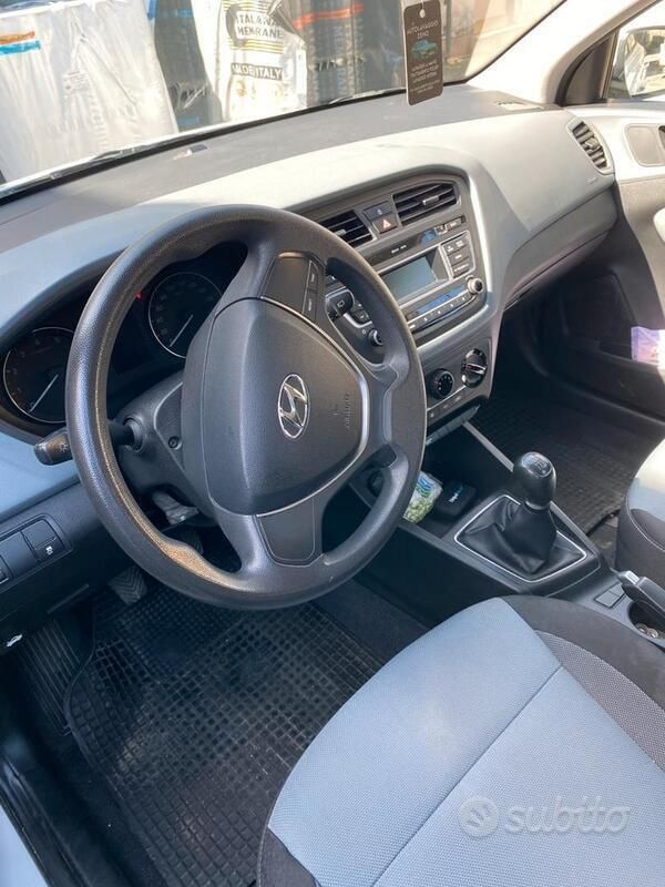 Usata Hyundai i20 84 CV (61 kW) 2017 Bianco Berlina