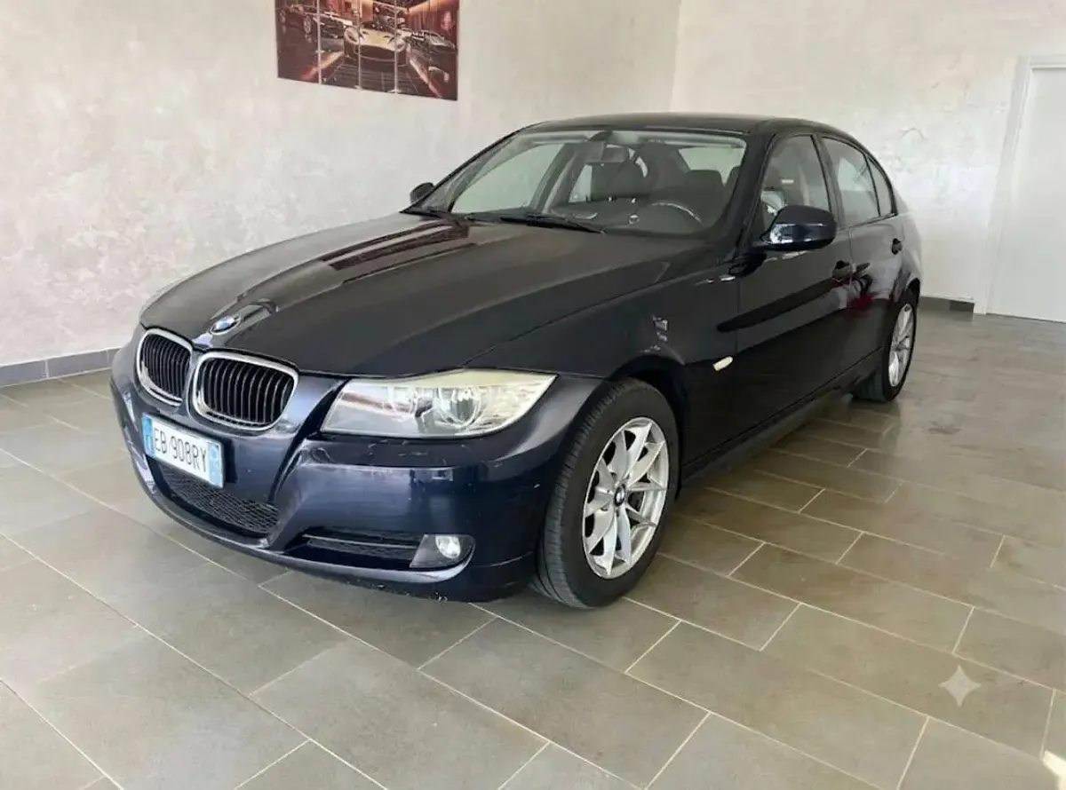Usata BMW 320 177 CV (130 kW) 2010 Blu/azzurro Berlina