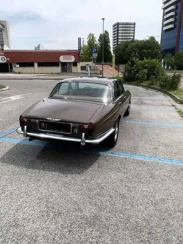 Usata Jaguar XJ6 S 245 CV (180 kW) 1970 Marrone Berlina