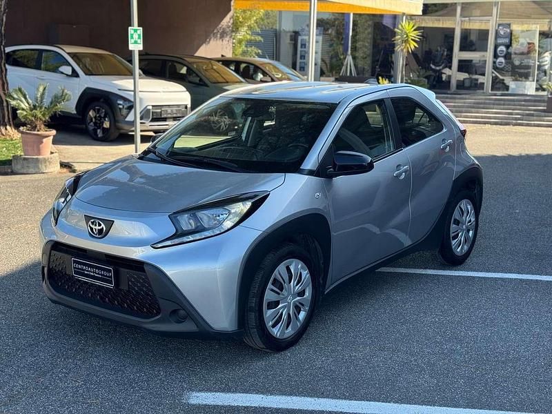 Usata Toyota Aygo X Active 72 CV (52 kW) 2022 Argento SUV