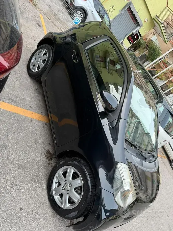 Usata Toyota iQ 68 CV (50 kW) 2009 Nero Utilitaria