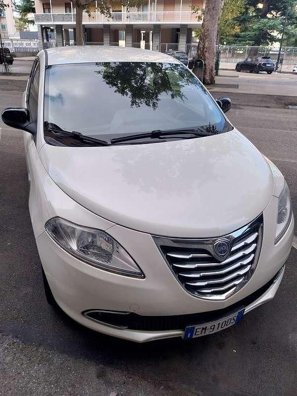 Usata Lancia Ypsilon Gold 69 CV (50 kW) 2012 Utilitaria