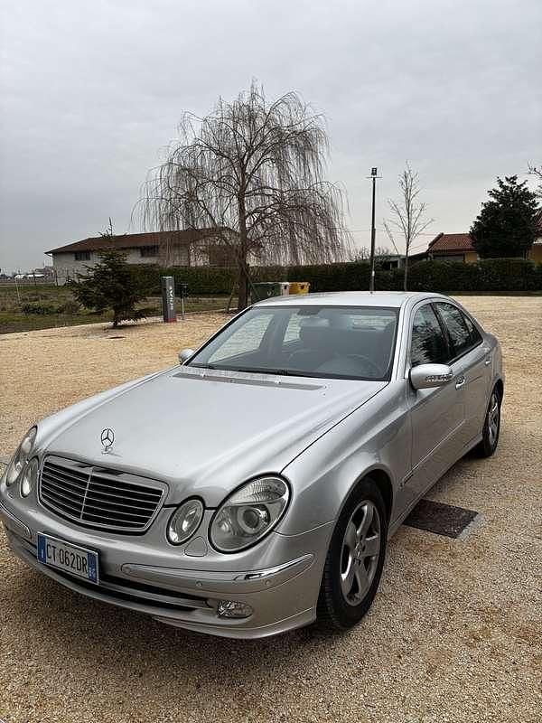 Usata 2004 Mercedes E280 Berlina | 5000 € (Buon prezzo) - Immagine 1/4
