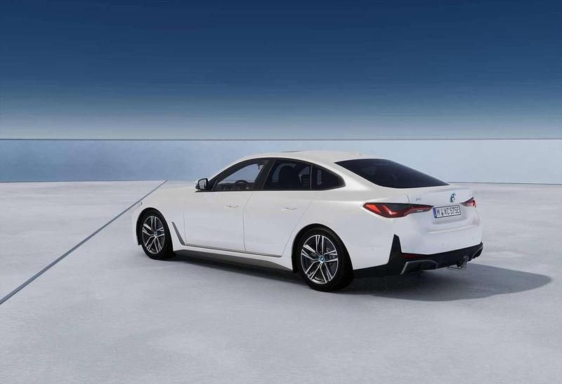 Usata BMW i4 Comfort Edition 142 kW (194 CV) 2025 Mineral white Berlina