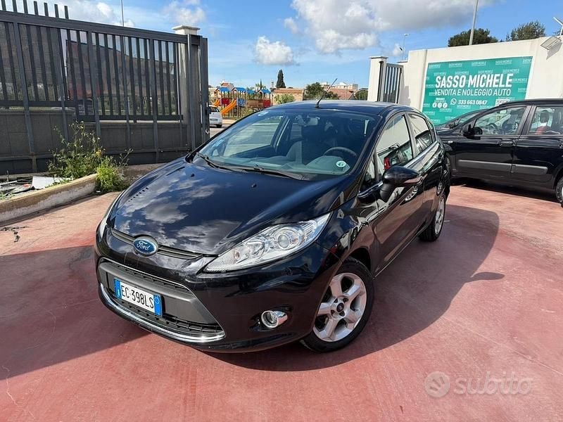 Usata Ford Fiesta Titanium 68 CV (50 kW) 2010 Nero Utilitaria