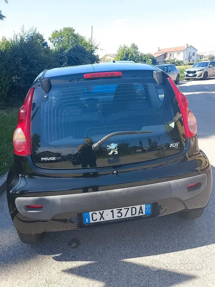 Usata Peugeot 107 68 CV (50 kW) 2005 Nero Utilitaria