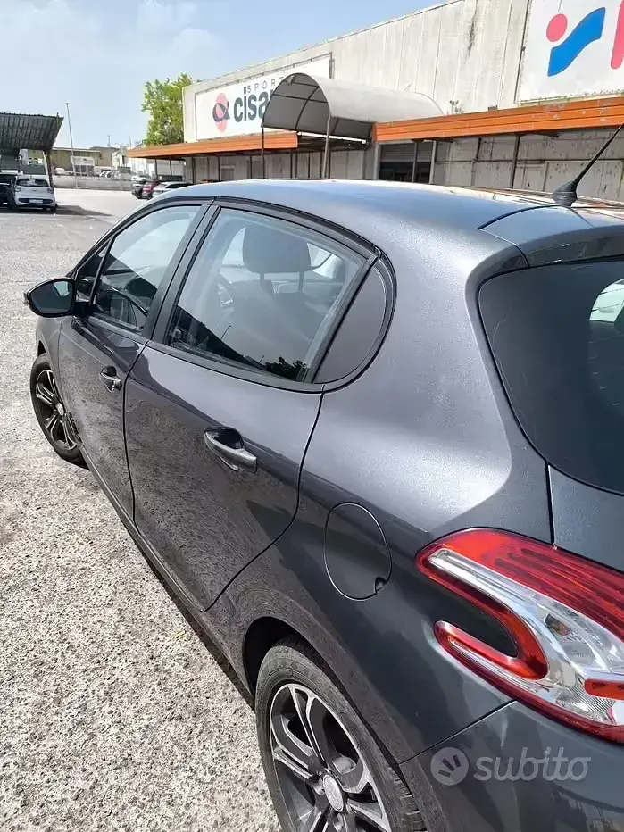 Usata Peugeot 208 82 CV (60 kW) 2015 Grigio Utilitaria