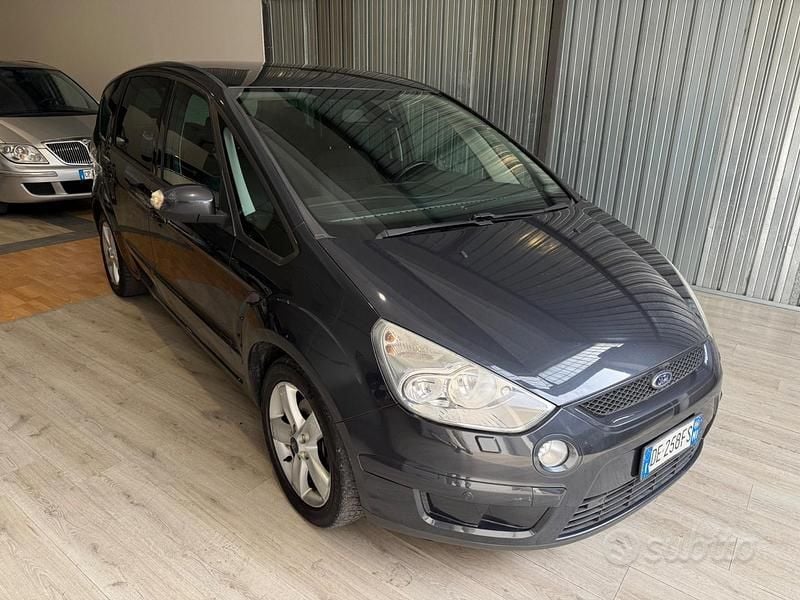 Usata Ford S-MAX Titanium 140 CV (102 kW) 2006 Grigio Monovolume