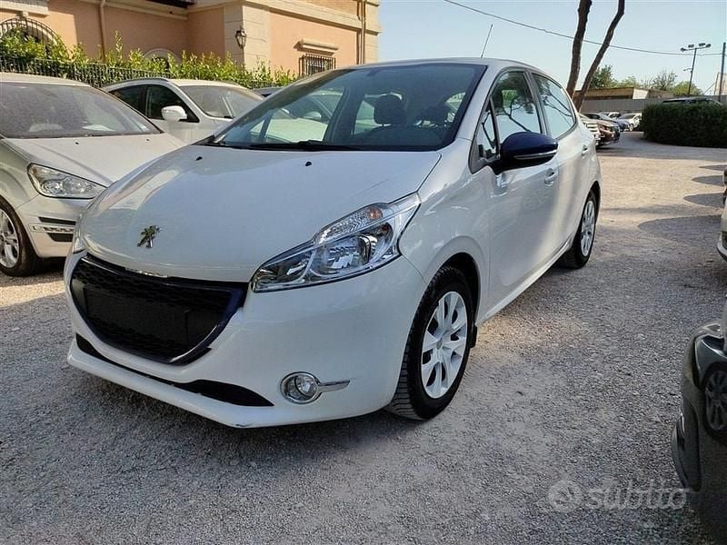 Usata Peugeot 208 68 CV (50 kW) 2015 Bianco banquise Utilitaria