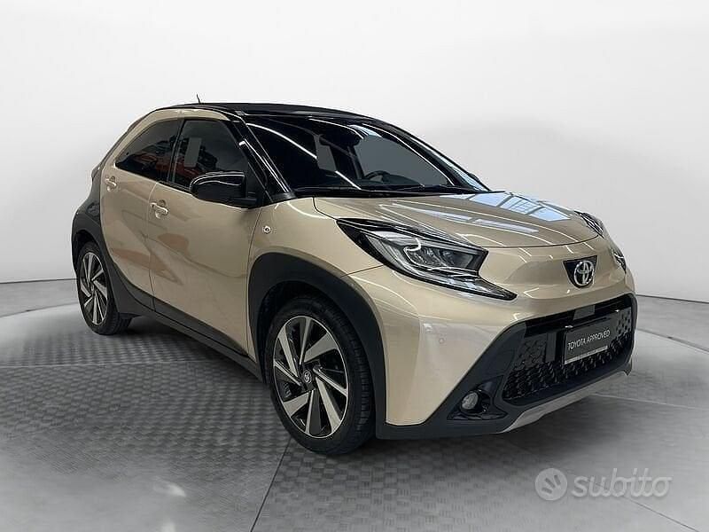 Usata Toyota Aygo X Lounge 72 CV (52 kW) 2022 Marrone SUV
