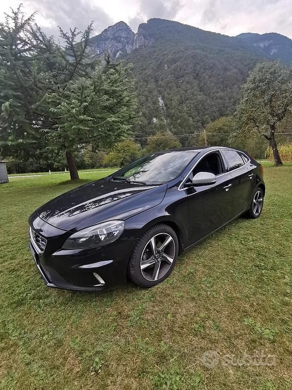 Occasion Volvo V40 R-Design Kinetic 114 ch (83 kW) 2013 Noir Berline