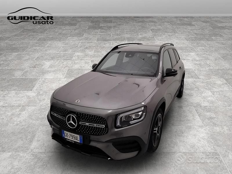 Usata Mercedes GLB200 Premium 150 CV (110 kW) 2022 Grigio SUV
