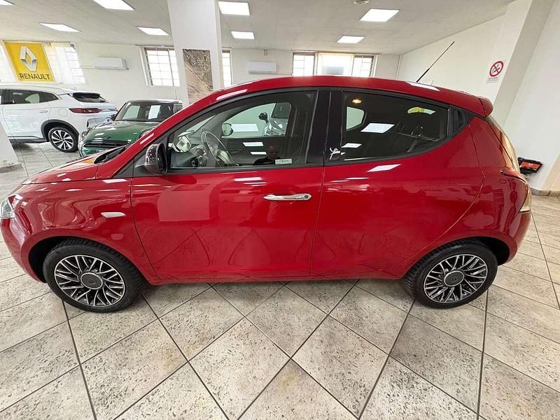 Usata Lancia Ypsilon Gold 69 CV (50 kW) 2016 Rosso Utilitaria