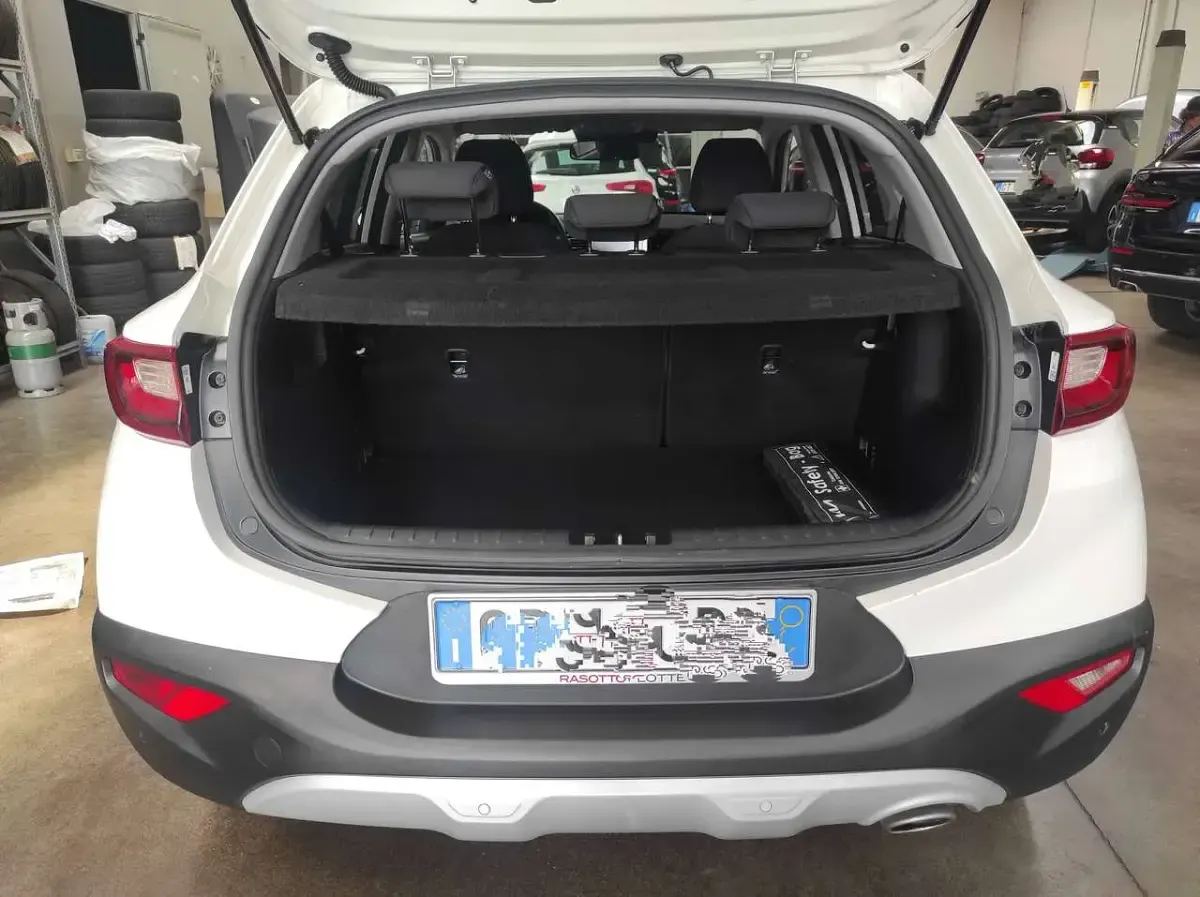 Usata Kia Stonic Style 82 CV (60 kW) 2023 Bianco SUV