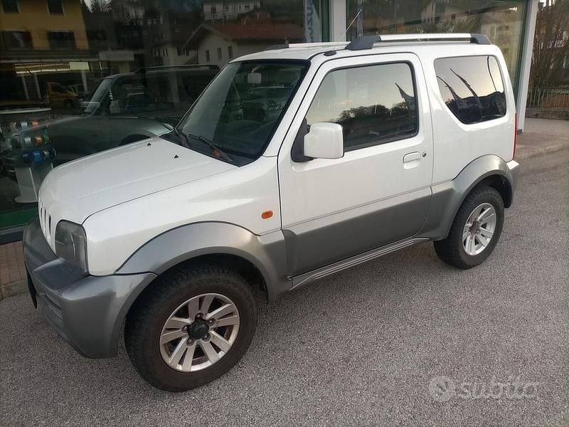 Bianco Usata 2011 Suzuki Jimny SUV | 12.000 € (Buon prezzo) - Immagine 1/4