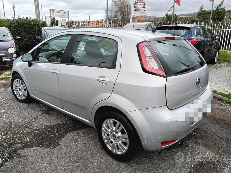 Usata Fiat Punto Lounge 85 CV (62 kW) 2015 Grigio Utilitaria