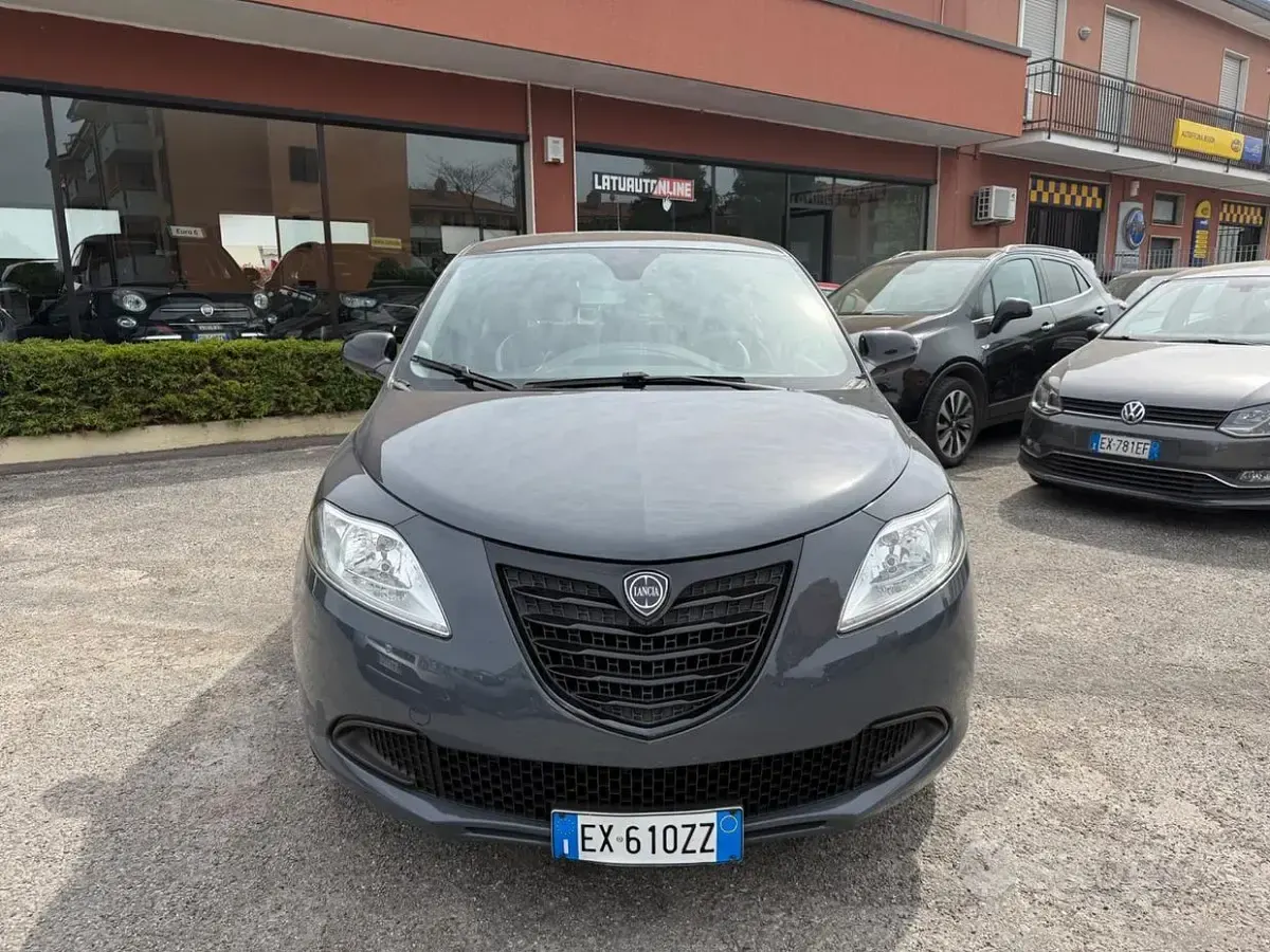 Usata Lancia Ypsilon 69 CV (50 kW) 2014 Grigio Utilitaria