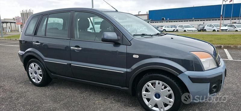 Usata Ford Fusion 80 CV (58 kW) 2010 Grigio Berlina