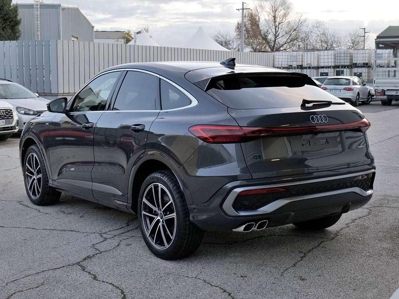 Nuova Audi Q5 Sportback S-Line 204 CV (150 kW) 2025 Grigio SUV