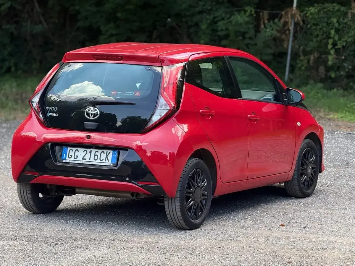 Usata Toyota Aygo Connect Style 72 CV (52 kW) 2021 Rosso Utilitaria