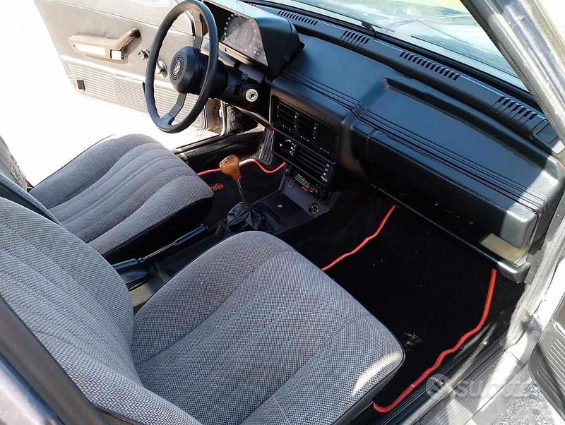 Usata Alfa Romeo Giulietta 95 CV (69 kW) 1982 Blu Berlina