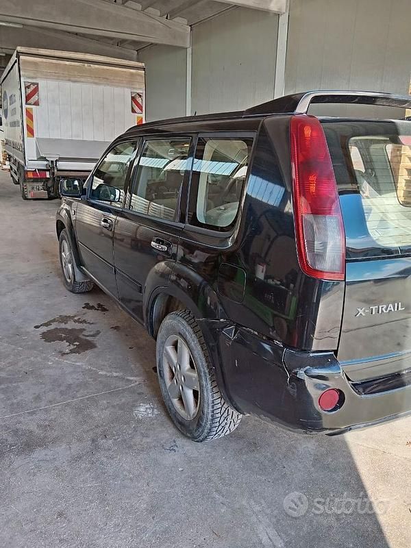 Usata Nissan X-Trail 136 CV (100 kW) 2005 Nero SUV