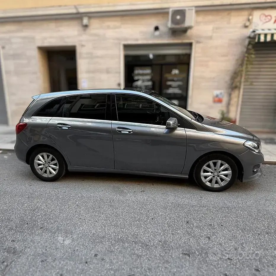 Usata Mercedes B180 Executive 109 CV (80 kW) 2015 Grigio Utilitaria