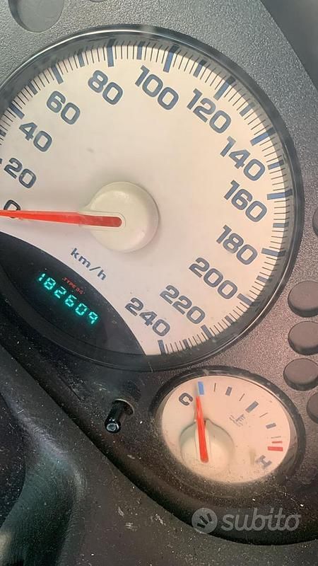 Usata Jeep Cherokee 143 CV (105 kW) 2004 SUV