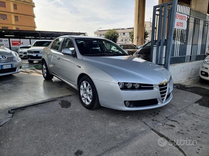 Grigio Usata 2009 Alfa Romeo 159 Distinctive Tre volumi | 3490 € (Ottimo prezzo) - Immagine 1/4