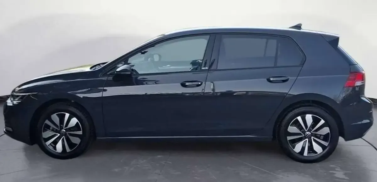 Usata VW Golf VIII Move 110 CV (80 kW) 2024 Grigio urano Berlina