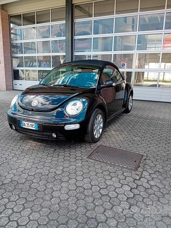 Usata VW New Beetle 105 CV (77 kW) 2005 Nero Utilitaria