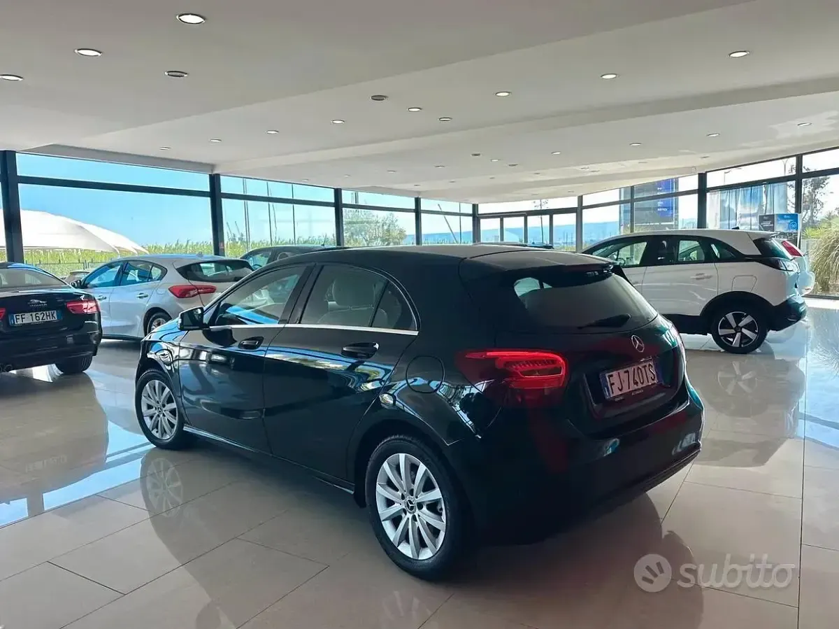 Usata Mercedes A180 Executive 109 CV (80 kW) 2017 Nero Utilitaria