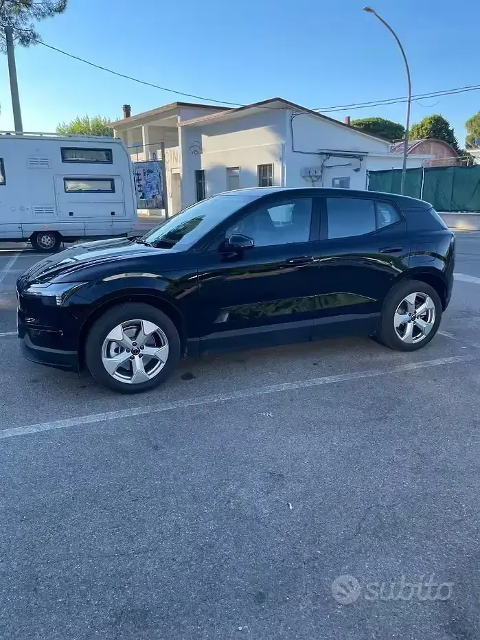 Nuova Volvo EX30 75 kW (102 CV) 2026 Nero SUV