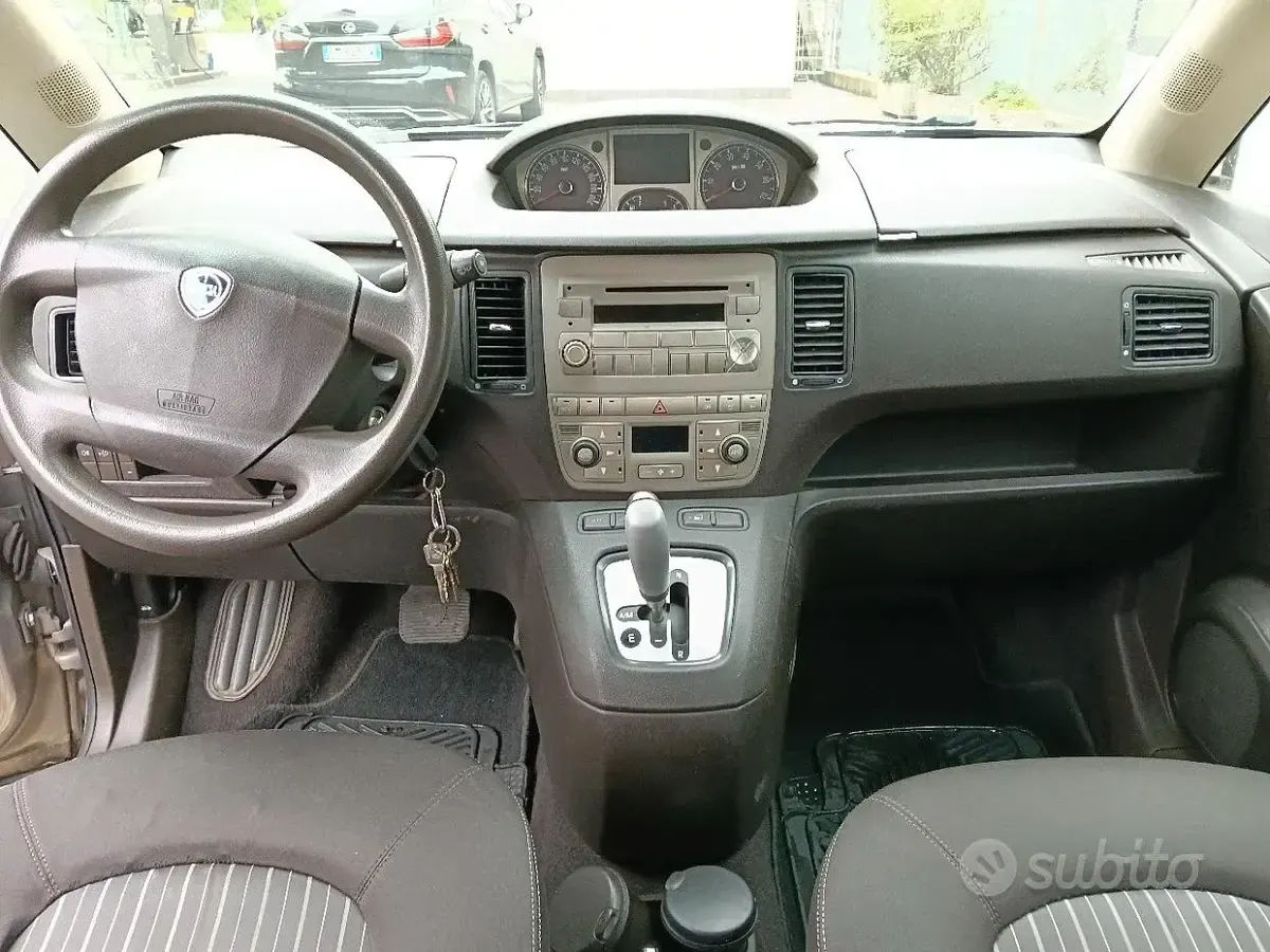 Usata Lancia Musa 95 CV (69 kW) 2009 Grigio Monovolume